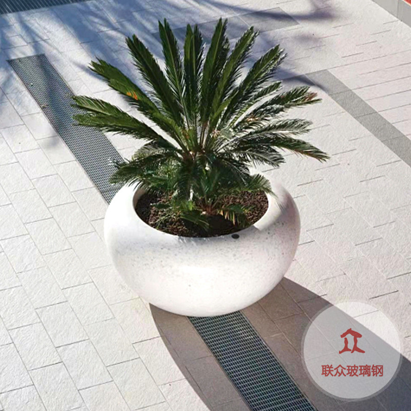 玻璃鋼動(dòng)物雕塑戶外園林功夫熊貓樹池美陳裝置大型卡通落地?cái)[件